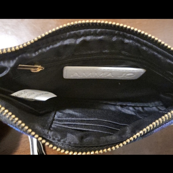 Amma Jo La Fleur Wristlet - Picture 3 of 3